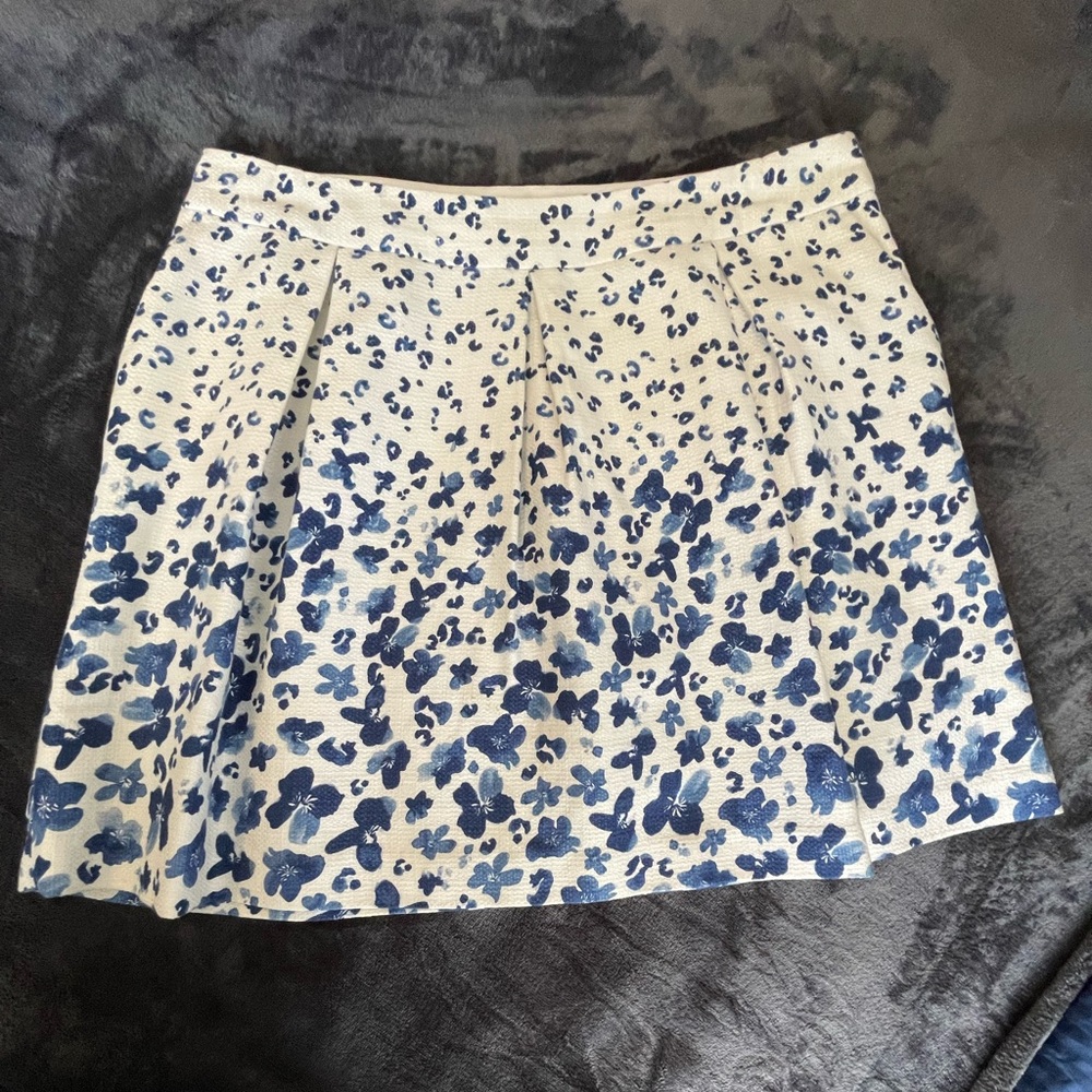 Banana Republic skirt, size 8, white & blue floral